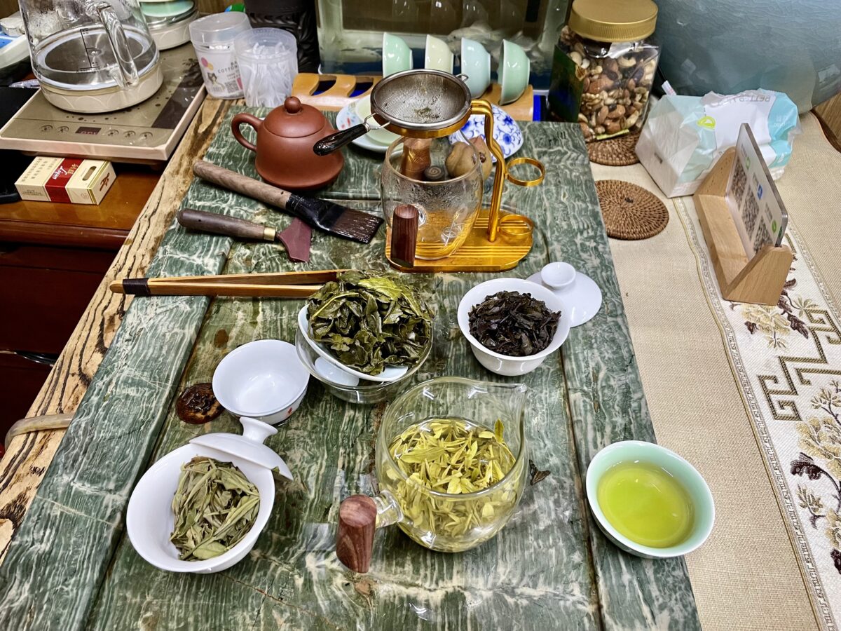 The table at the Nan Yuan tea store