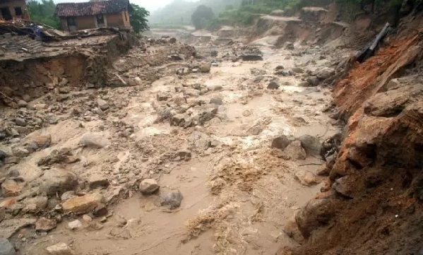 Massive mudslides occurred on May 9 in Fujian province killed 35 people.