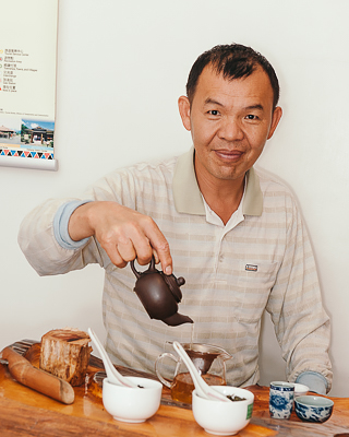 Tea master Ren Zhi Deng