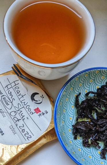 A cup of Heartwood Hongshui charcoal-roasted oolong from Floating Leaves Tea.