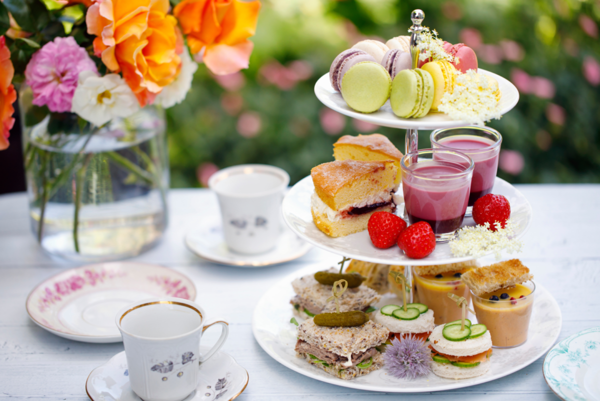 The classic Afternoon tea set was created with picnicking in mind